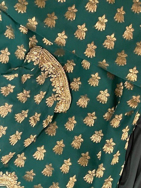 Indian Salweer3 Piece Set Dark GreenWith lots of Gold Size 15-16 xlarge