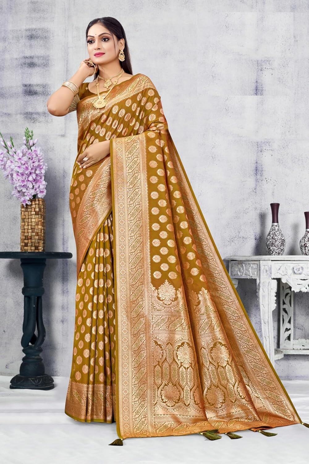 Women’s Banarasi Silk Sarees With Zari Jacquard Work & Blouse Piece