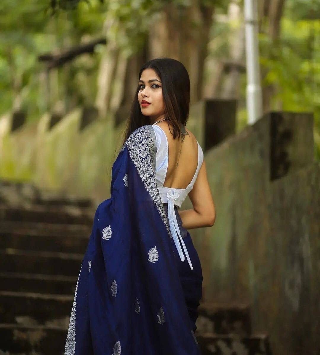 Woven Trendy Kanjivaram Soft Lichi Silk Saree With Blouse Piece For Women