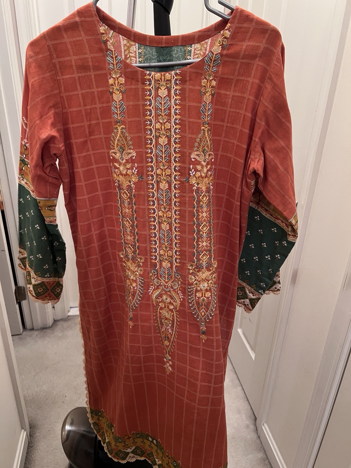 Women’s M Red Embroidered Cotton Pakistani Salwar Kameez Set w/ Dupatta