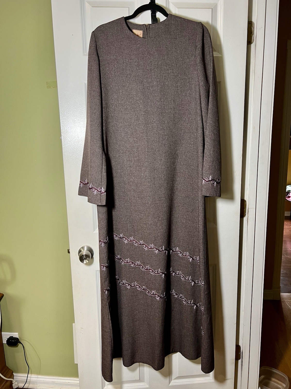 Women’s Gray Purple Solid Embroidered Round Neck Long Sleeve Maxi Kaftan M