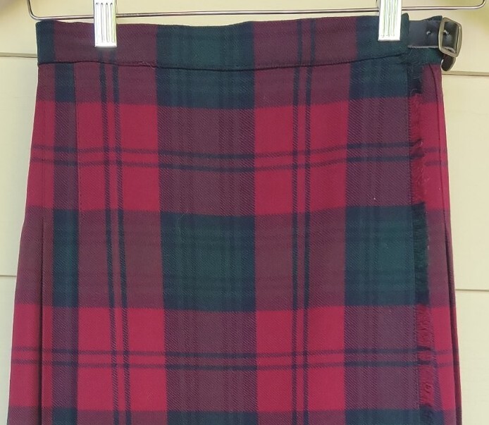 Vtg The London House 100% Wool Kilt Skirt Leather Strap Womens size S Green red