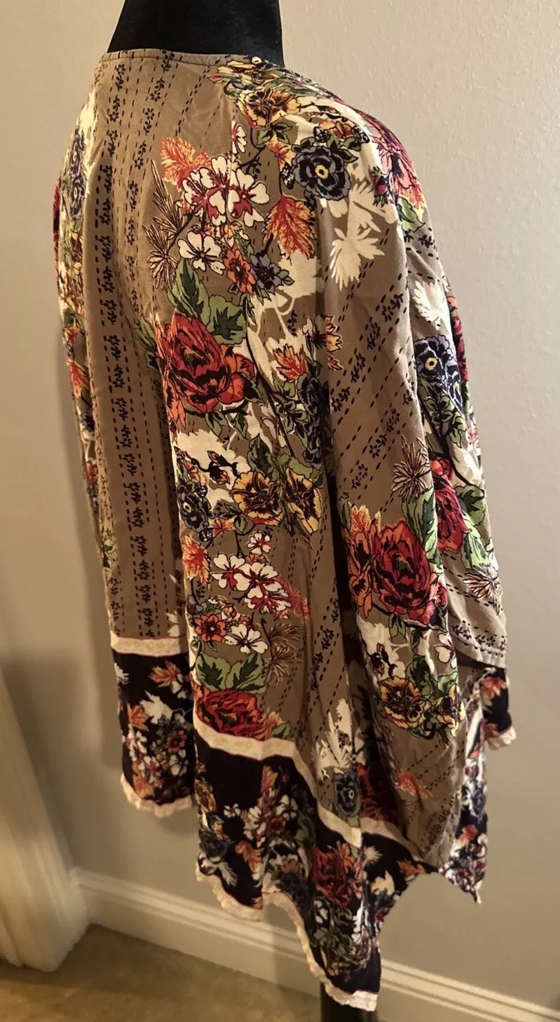 Angie Women’s Size Large Open Front Kimono Floral Light Weight
