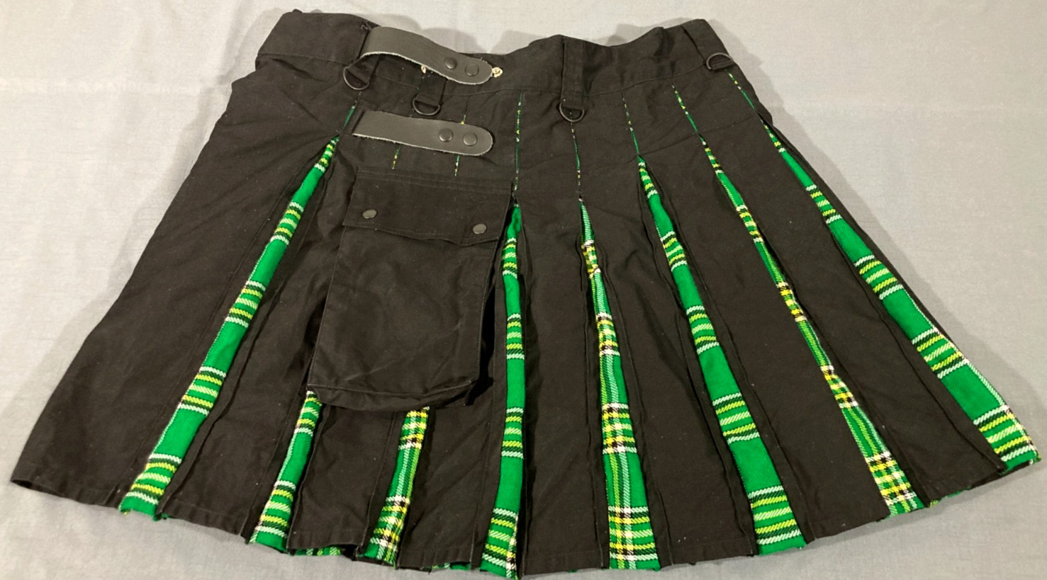 DSS KILTS Men’s Black Utility Kilt Size 48 Green Tartan Pleats & Cargo Pockets