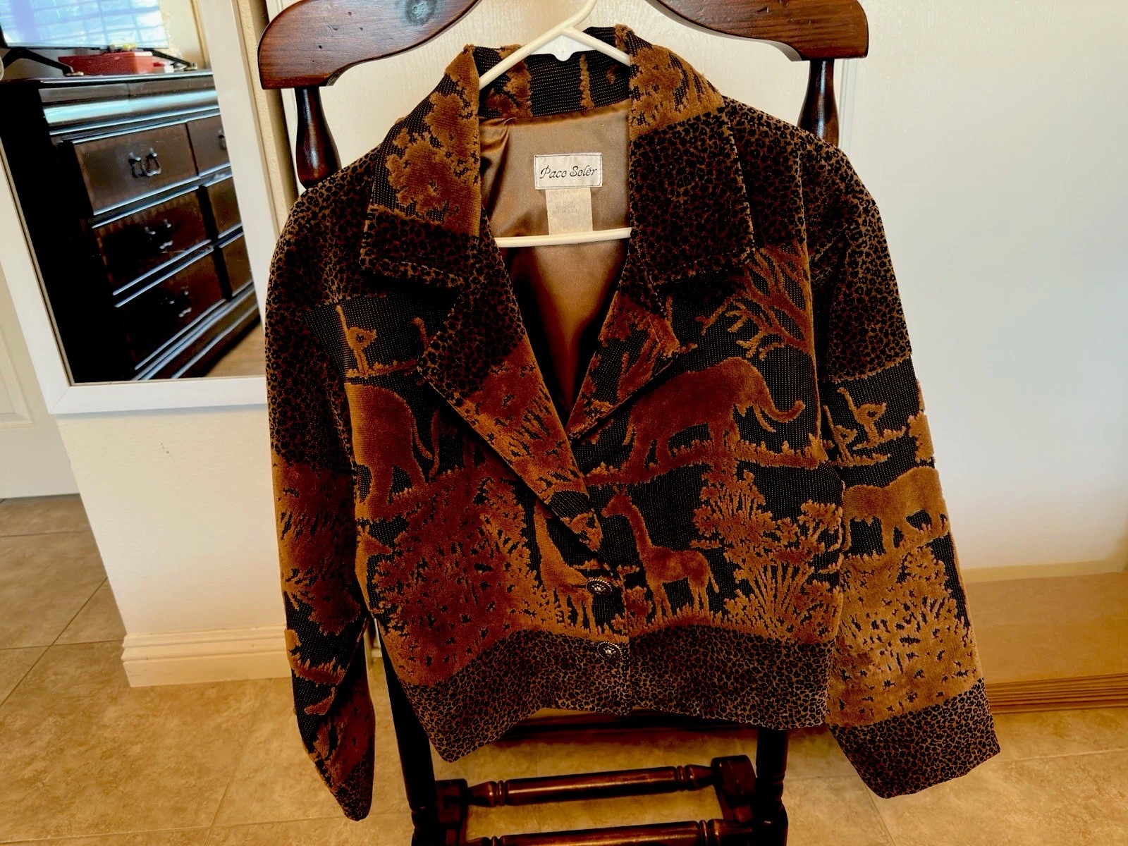 vtg Paco Soler Elephant-Giraffe- Flamingo Bird- Trees woven tapestry jacket. M/L