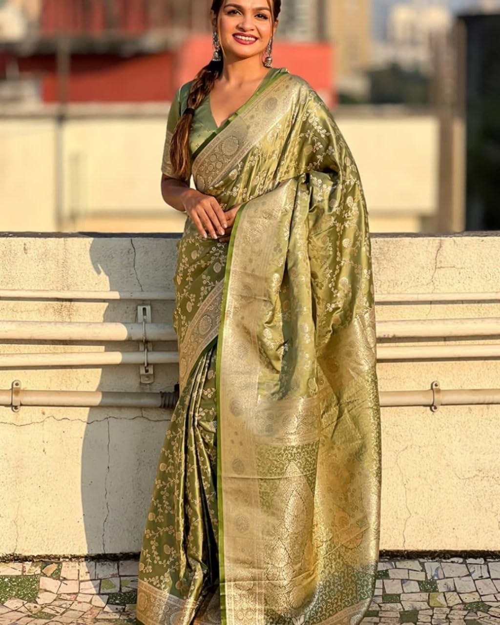 Women’s Beautiful Soft Silk Zari Weaving Saree With Blouse