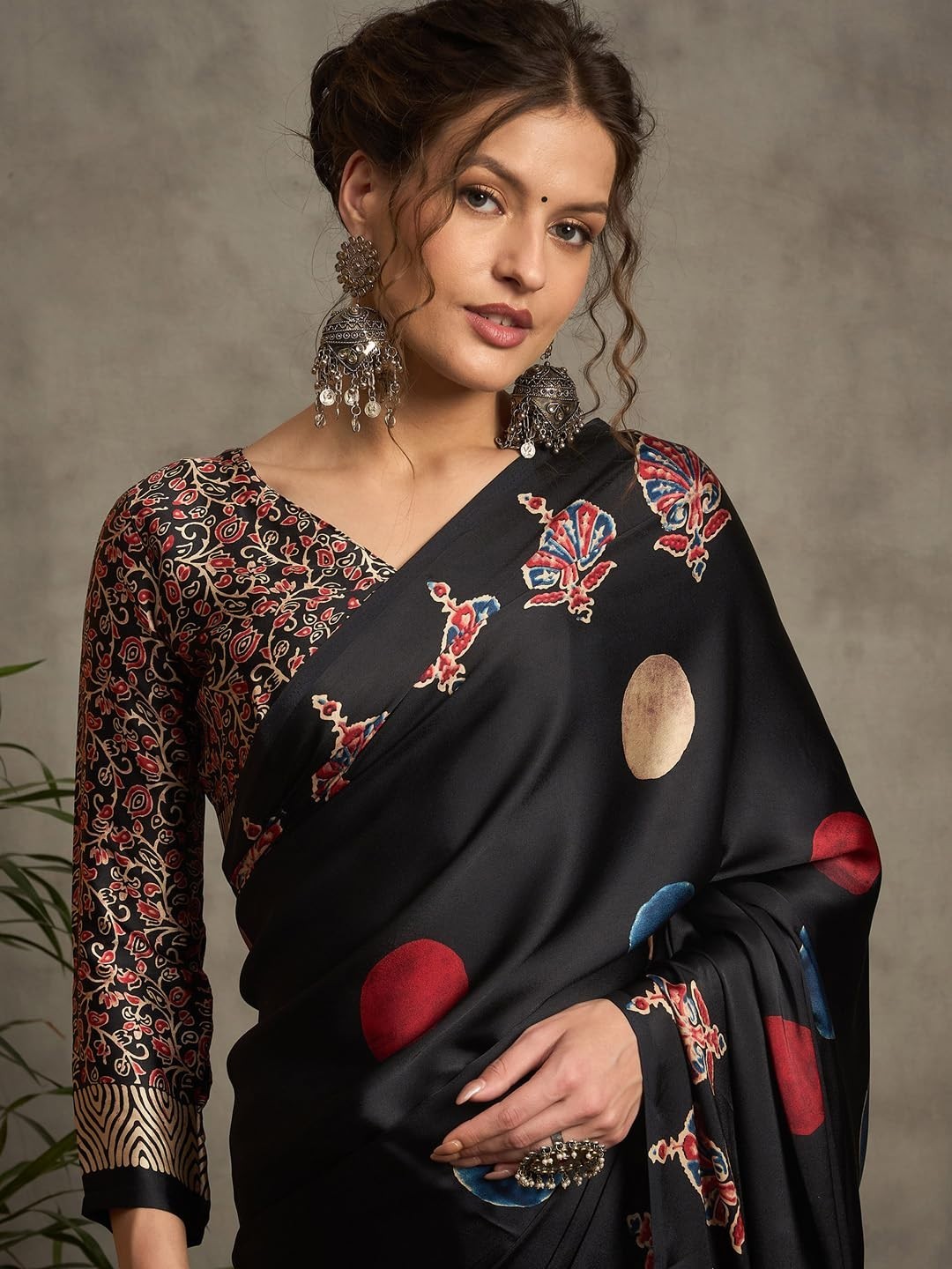 Women’s Pure Crepe Striped Printed Saree With Unstitched Blouse Piece