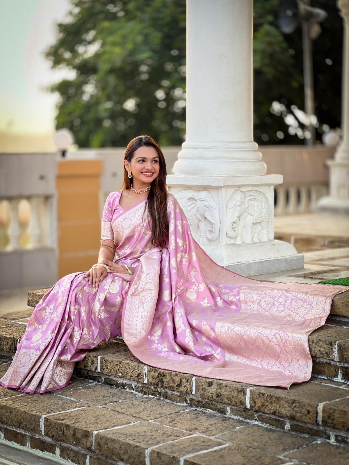 Presenting New Heavy Silk Saree With UN Stitched Blouse For Wedding Wear