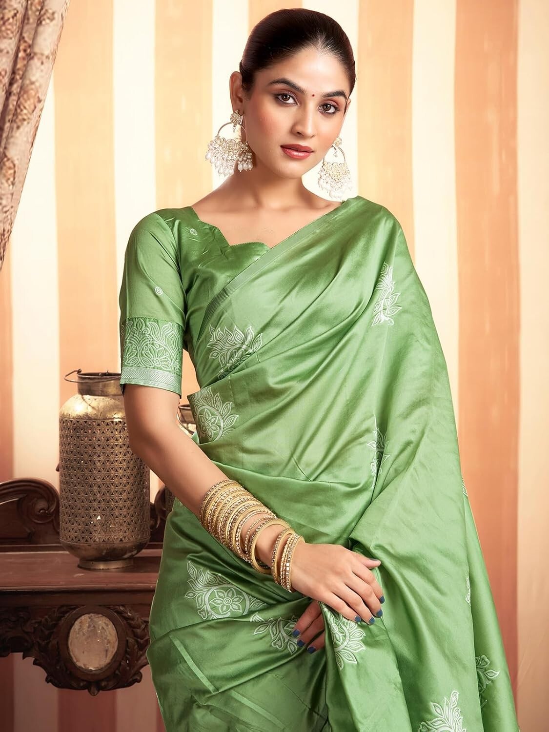 Women’s Silk Blend Banarasi Jacquard Saree with Unstitched Blouse Piece