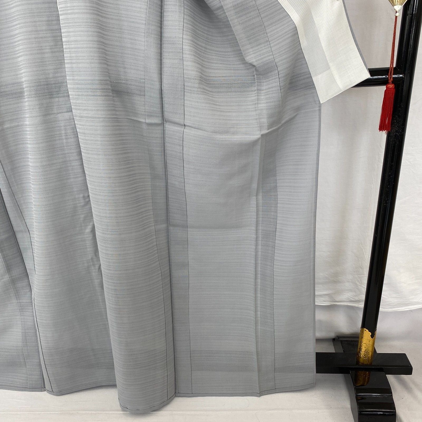 Japanese Vintage Kimono Polyester Gray No Lining Family crest Length 64 in