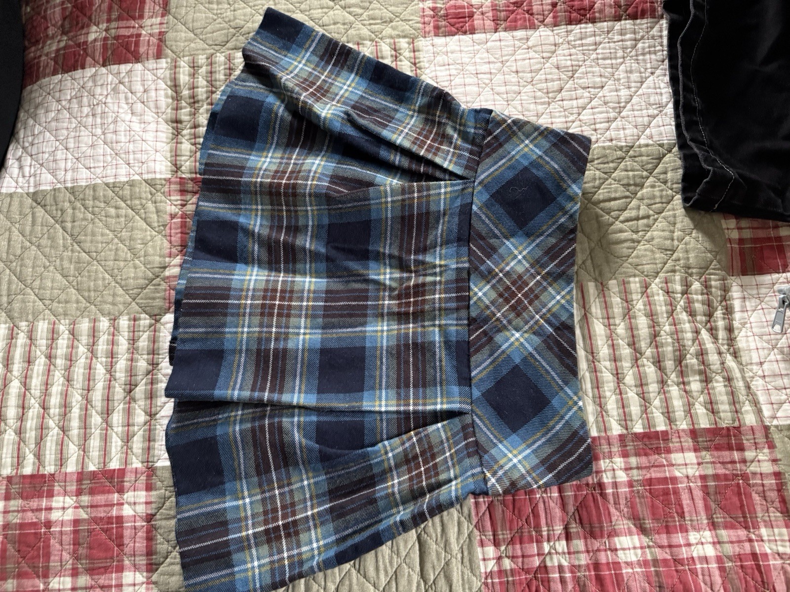 Lochcarron of Scotland 100% Pure New Scottish Wool Holyrood Tartan Mini Kilt