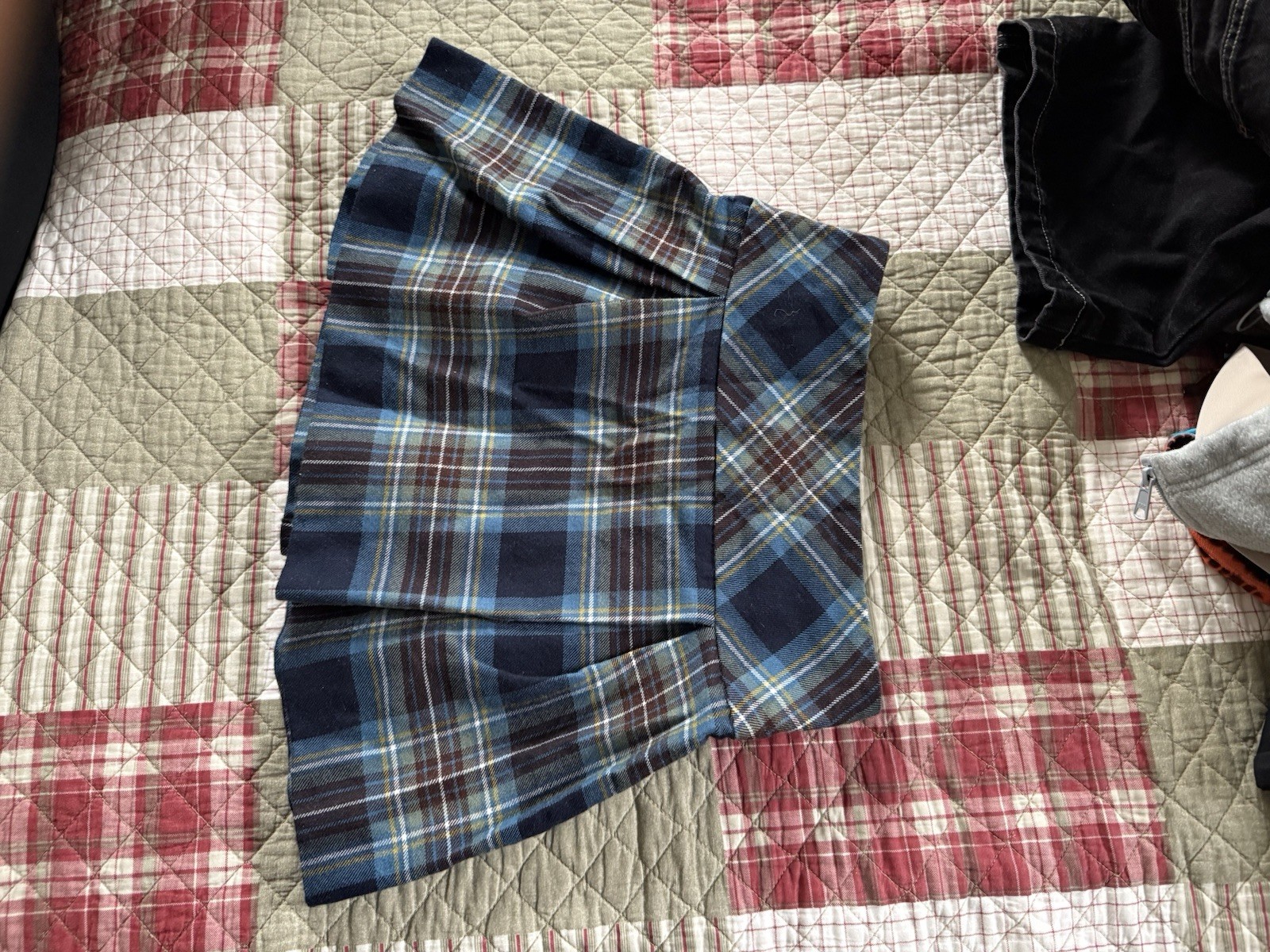 Lochcarron of Scotland 100% Pure New Scottish Wool Holyrood Tartan Mini Kilt