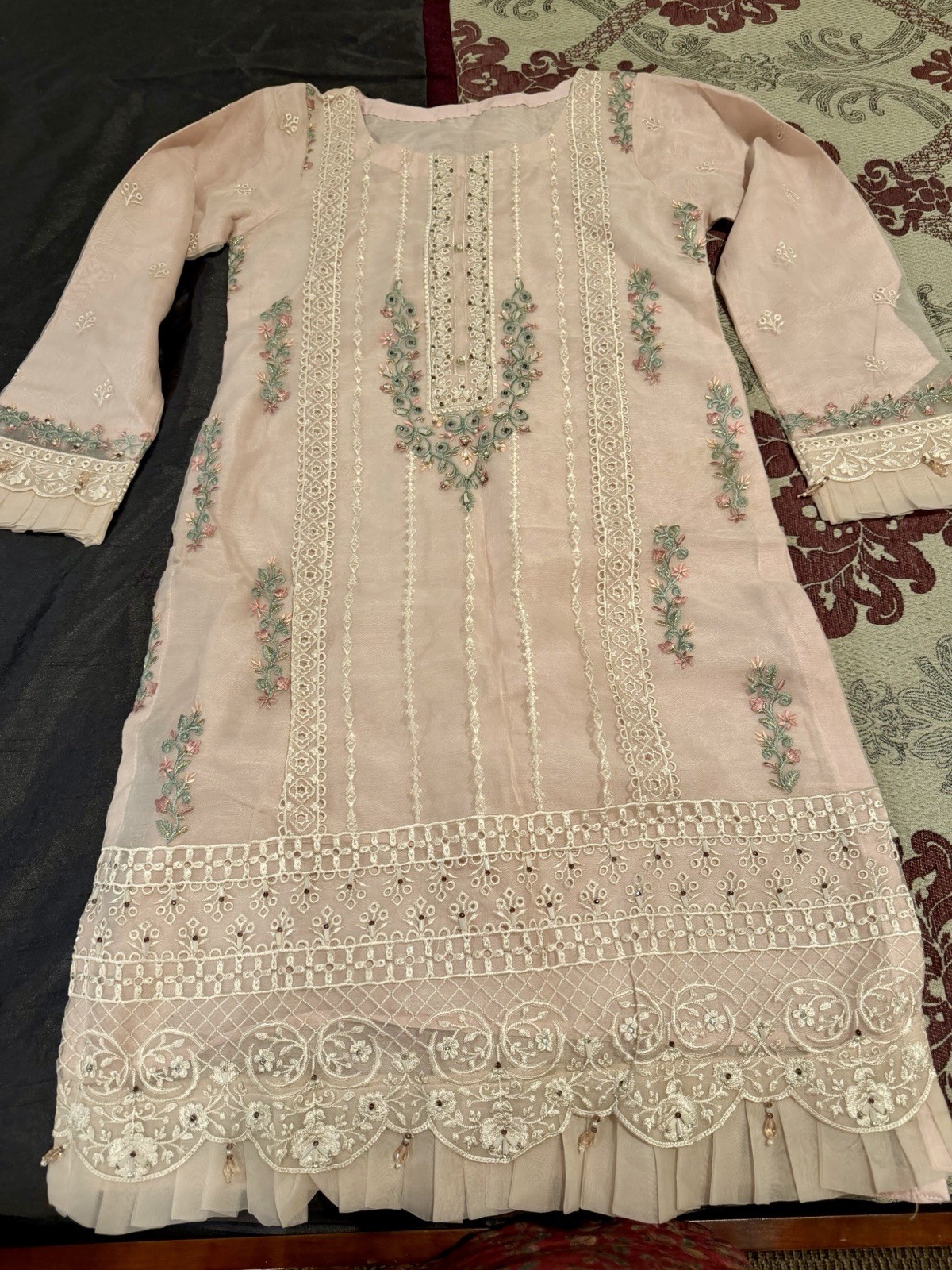 Women’s Pink Embroidered Kameez with dupatta size small