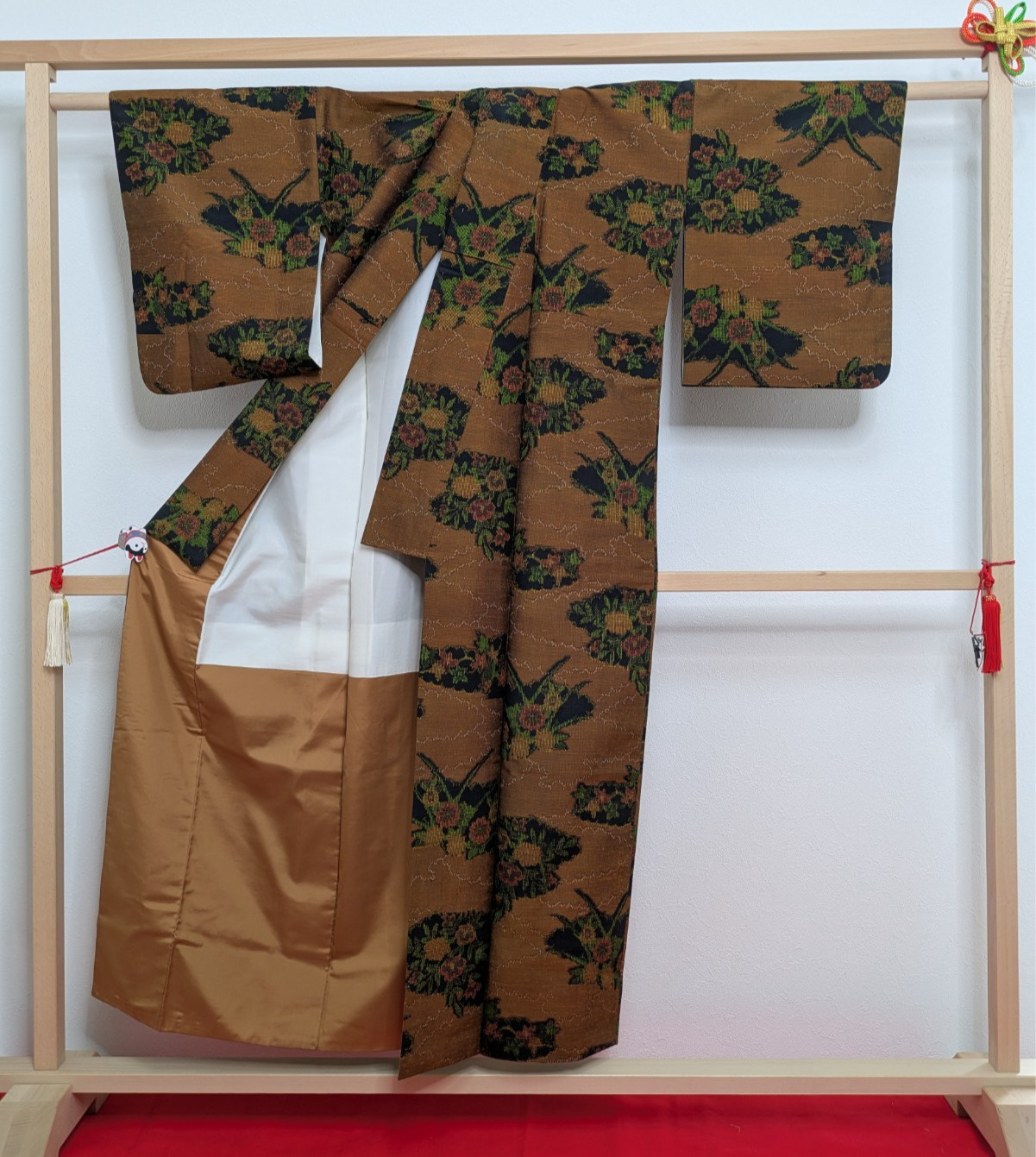 Vintage Japanese Kimono Silk Tsumugi Brown Black Floral Hand-woven Textile Art