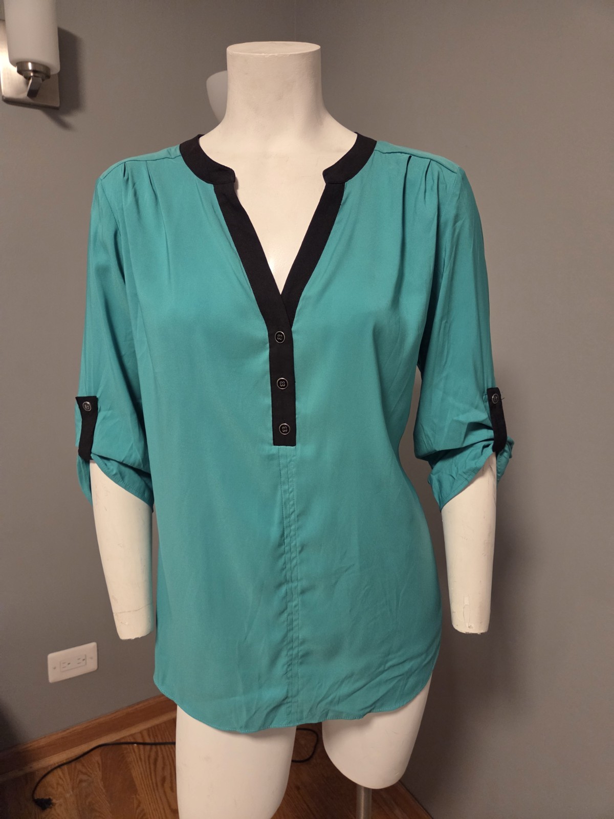New York & Company Green Black Trim Blouse Top M 4 6