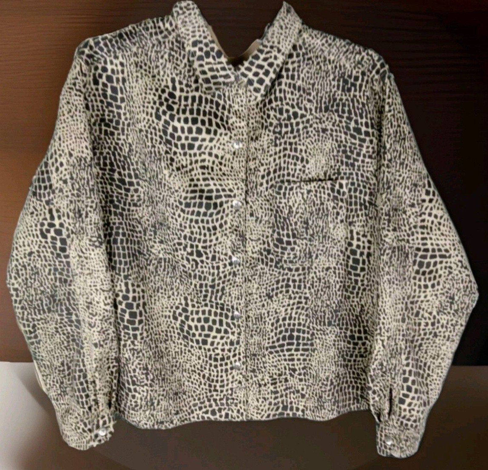 Chico’s Blouse Size 1 US M Button Blouse Cheetah Print Long Sleeve Collar Pocket