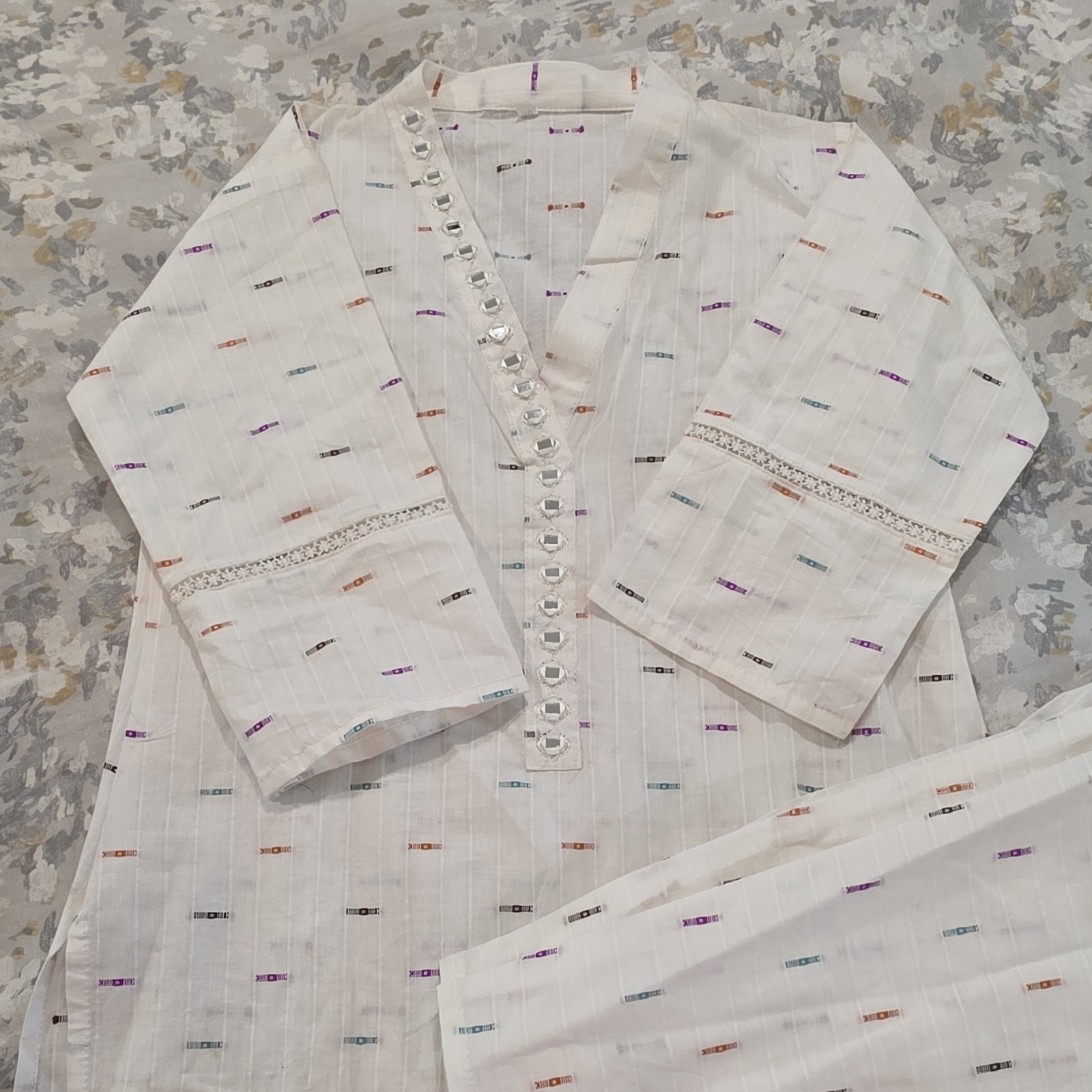 Girls Salwar Kameez White Mirror Work Multicolor Accents Size 30 kids 8 to 10