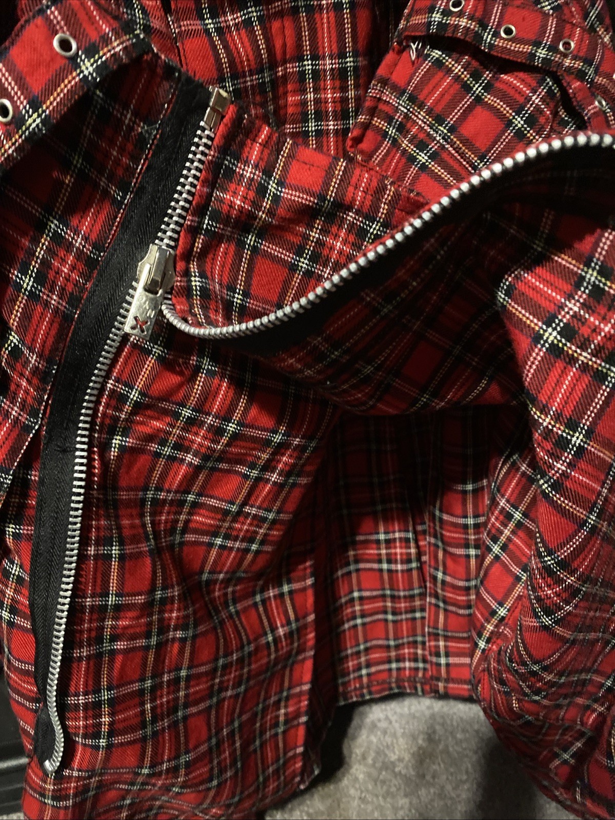 Tripp Men’s Medium Plaid Kilt Scottish Tartan