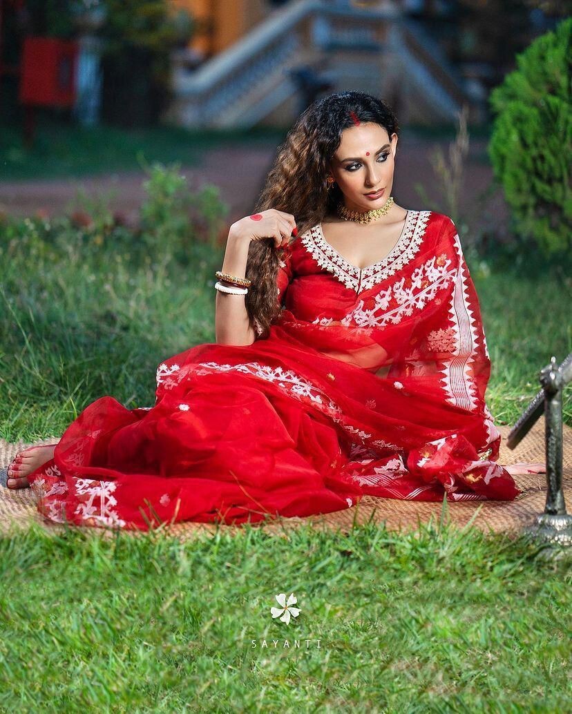 Designer Organza Silk Saree Red White Heavy Multi Thread Embroidery With Blouse