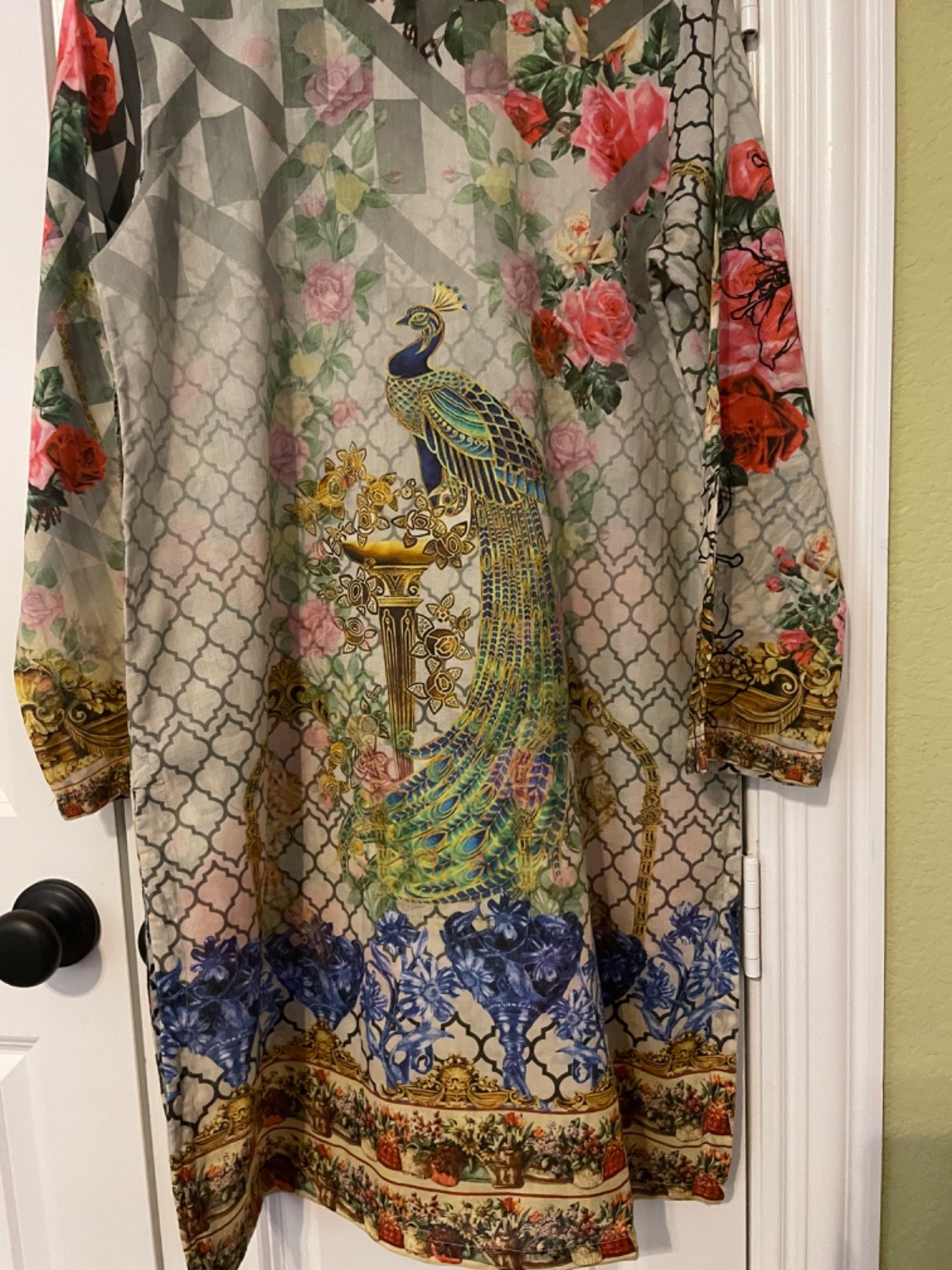 Women’s Printed kurti fabric Lawn Size Small Brand Warda.