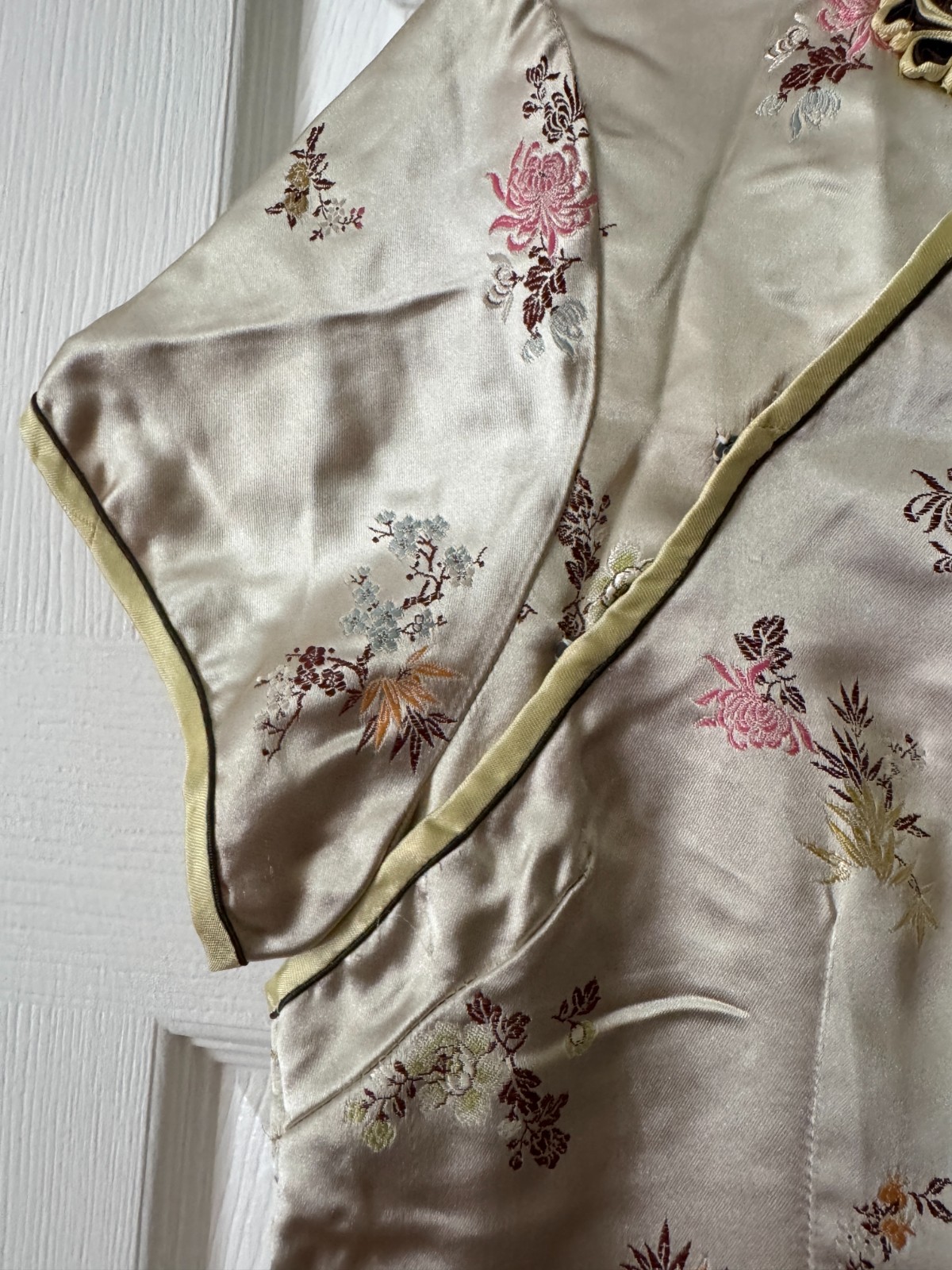 Vintage 1950s Chinese Satin Cheongsam Qipao Dress – Gold Brocade Size Small