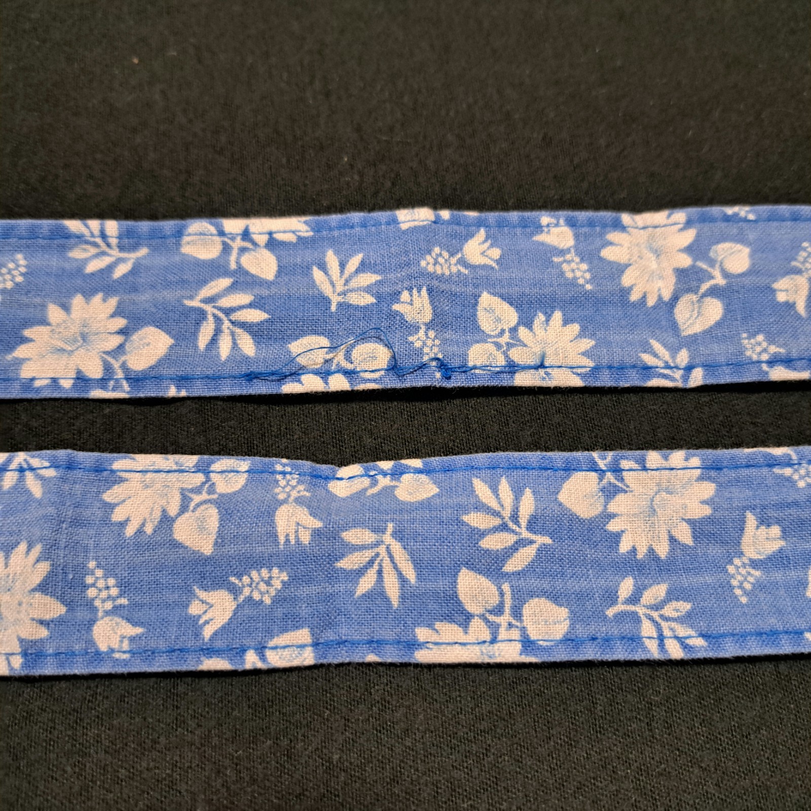 Vintage Bavarian Dirndl Apron – Blue & White Floral Cotton – Oktoberfest Germany