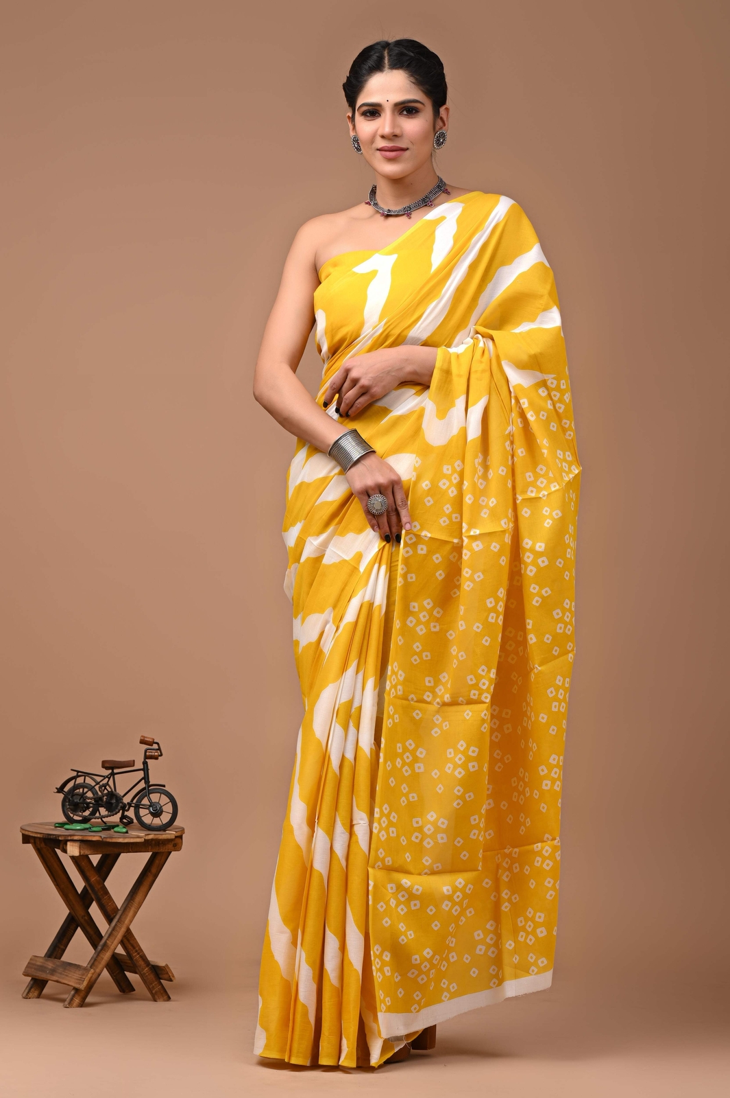 Indian Printed Yellow Pure Cotton Mulmul Saree With Blouse, 5.50 Meter Sari