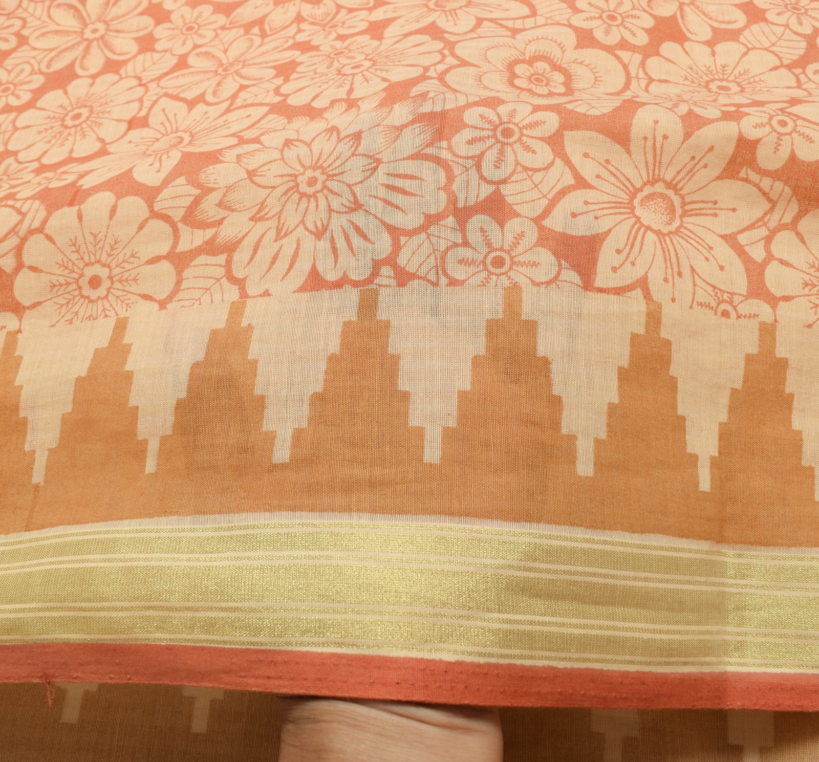 Sushila Vintage Peach Floral Indian Saree Blend Cotton Printed 5 YD Craft Fabric