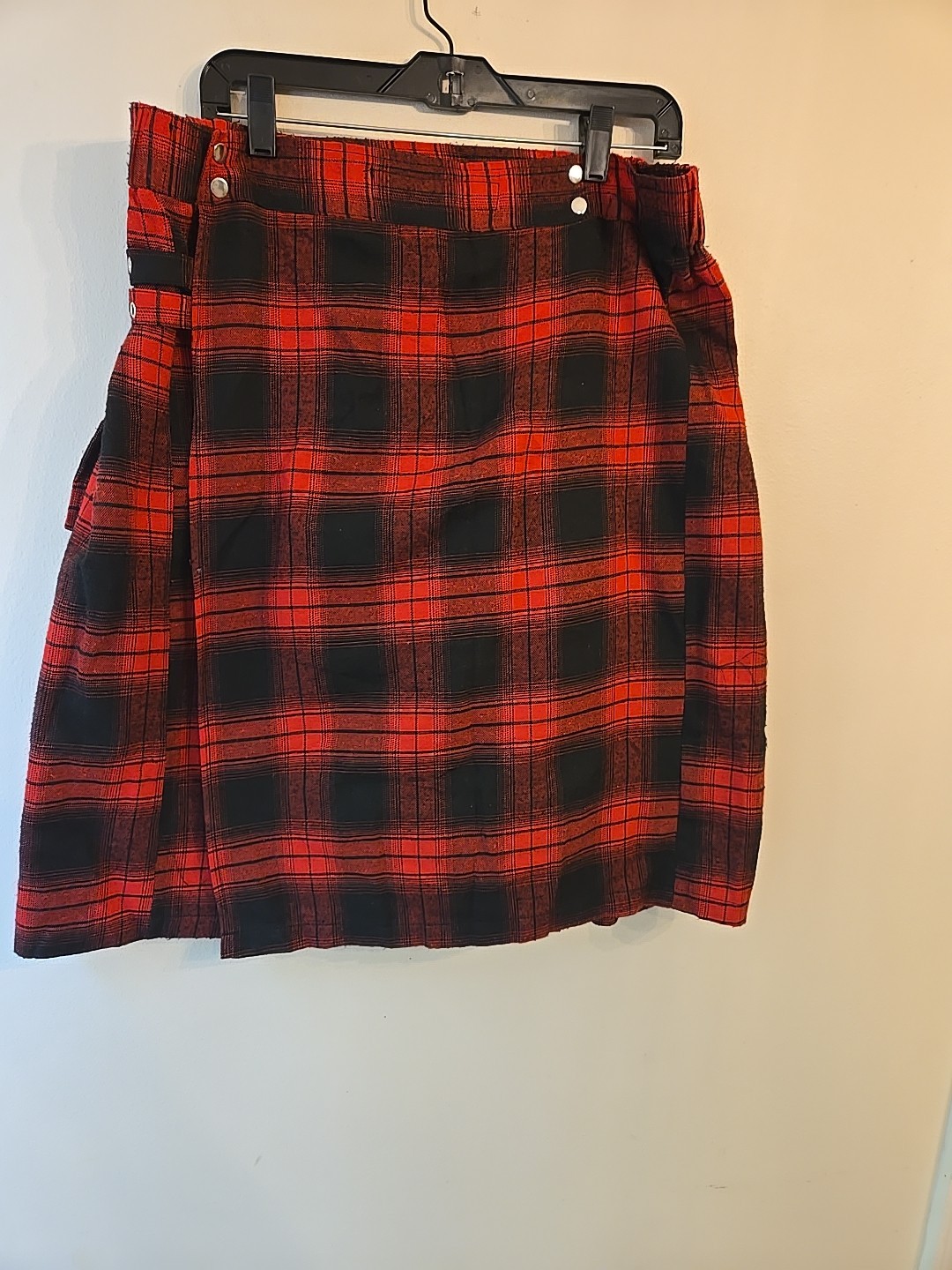 Custom Scottish Kilt Red Black Plaid XL Ekastic BacWaist Cargo Pockets Details