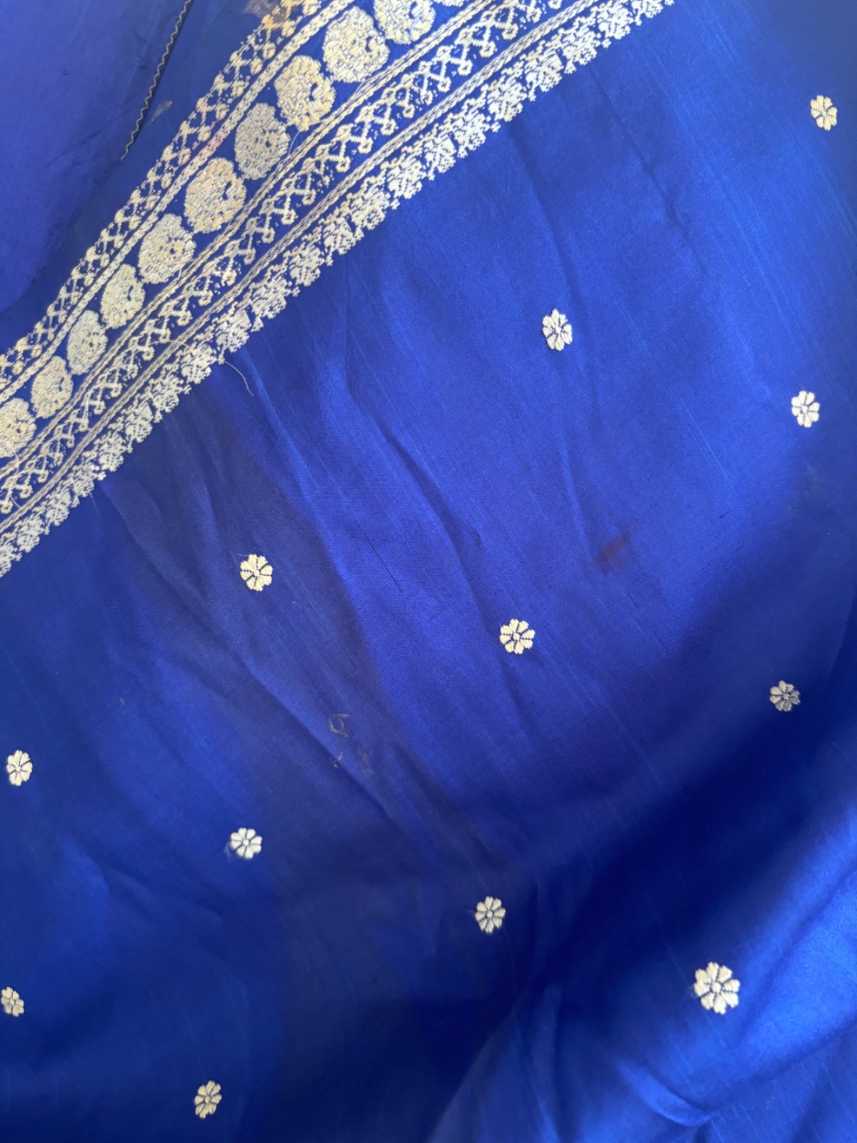 Royal blue and cream color Bomkai sari with fall & pico it has tiny hole & spots