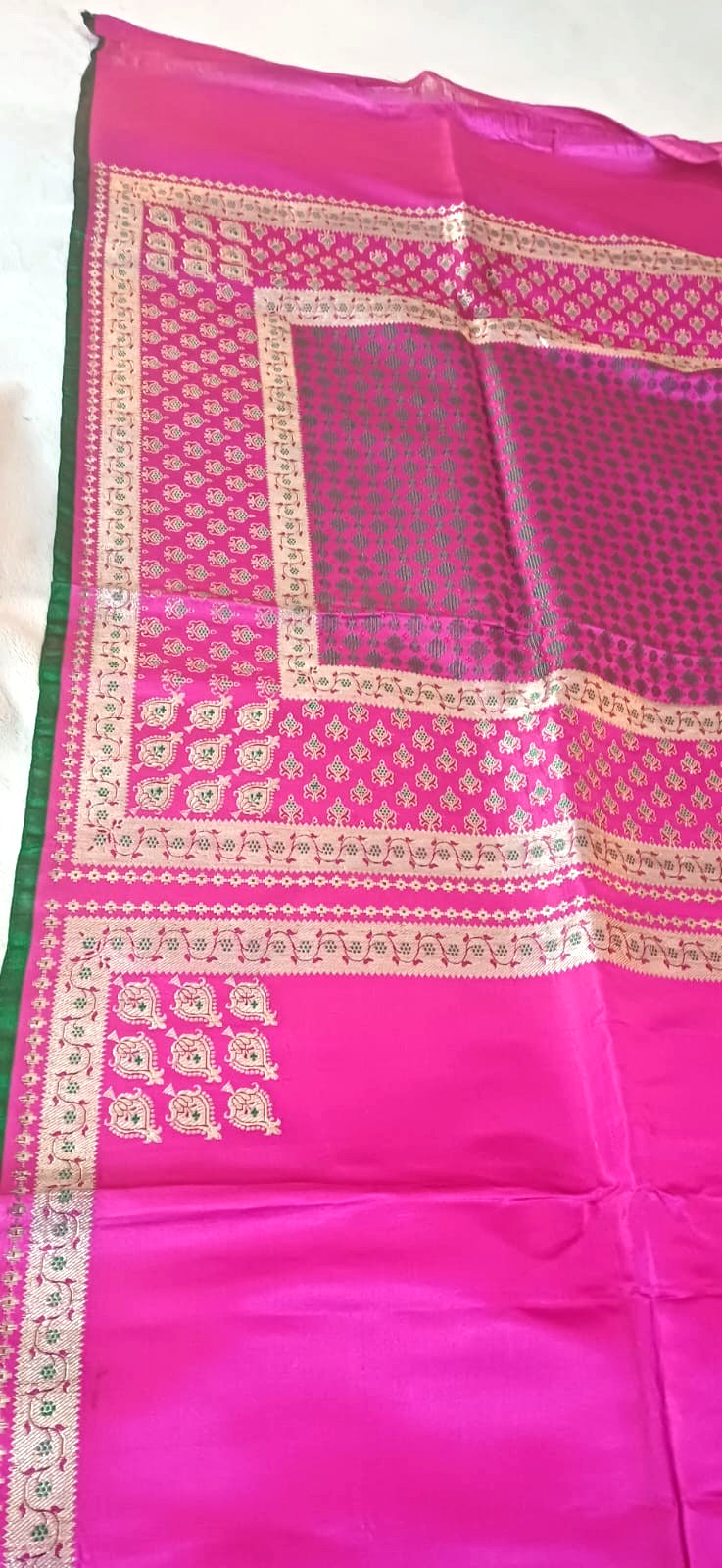 Vintage Silk Saree With Zari Weaving Pallu Dark Pink plain sari