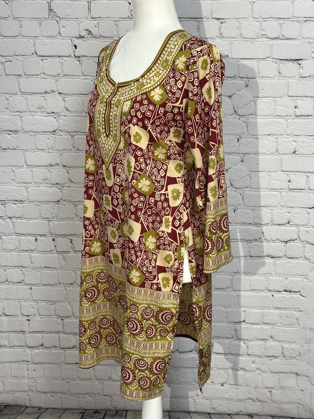 Sharif Red and Green Patterned Long Sleeve Kurta