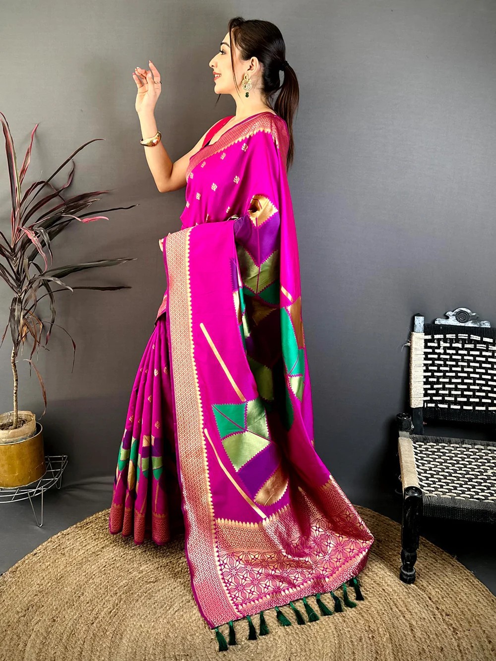 Pink Women Saree Banarasi Katan Silk Meenakari Gold Zari Work With Blouse