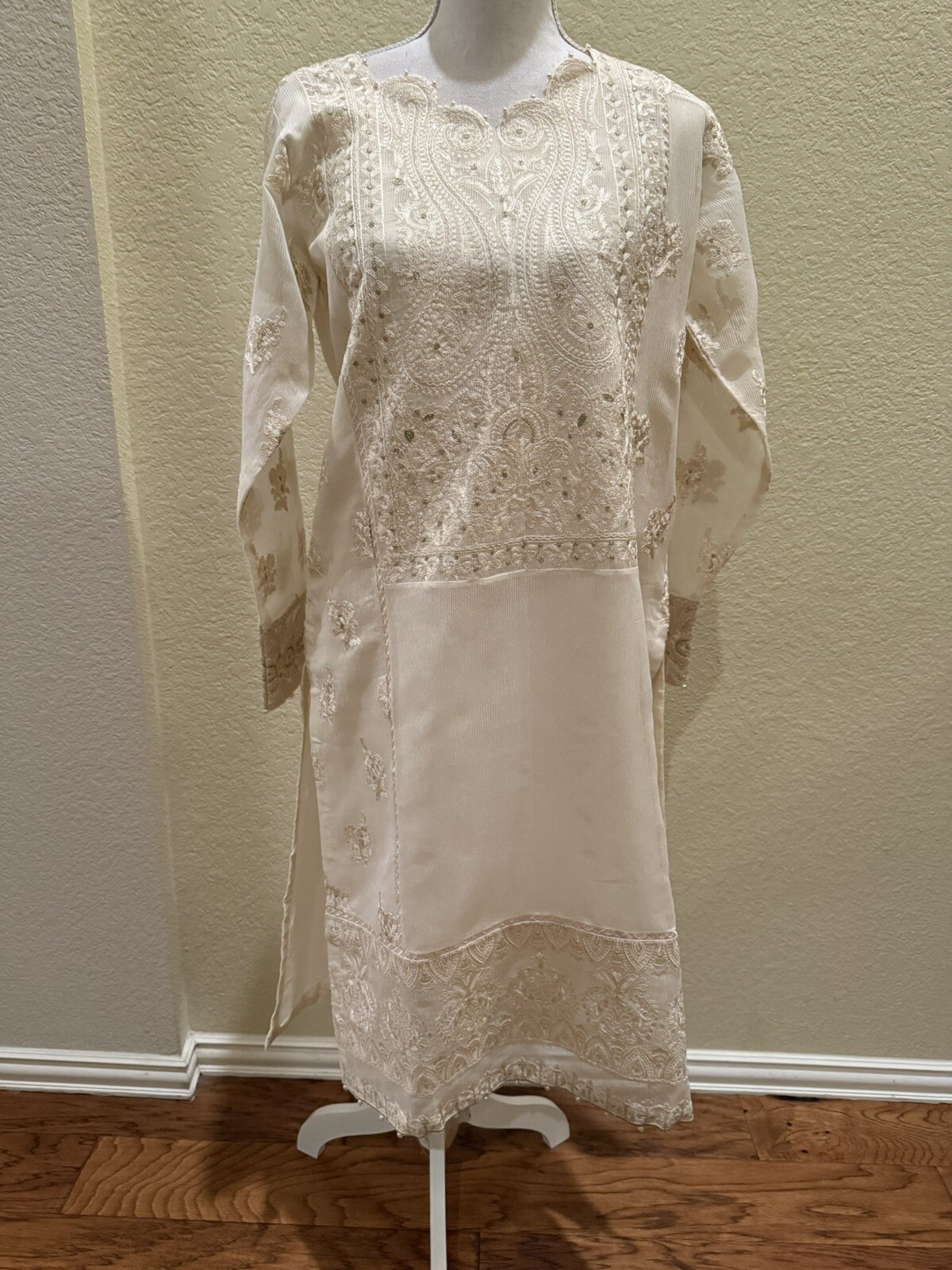 Threads & Motifs Cotton Net Embroidered Khameez – Size 40