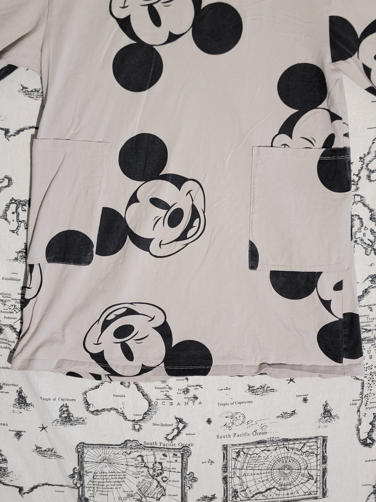 UKMD Mickey Mouse All Over Print T-Shirt Women’s Size M Pockets