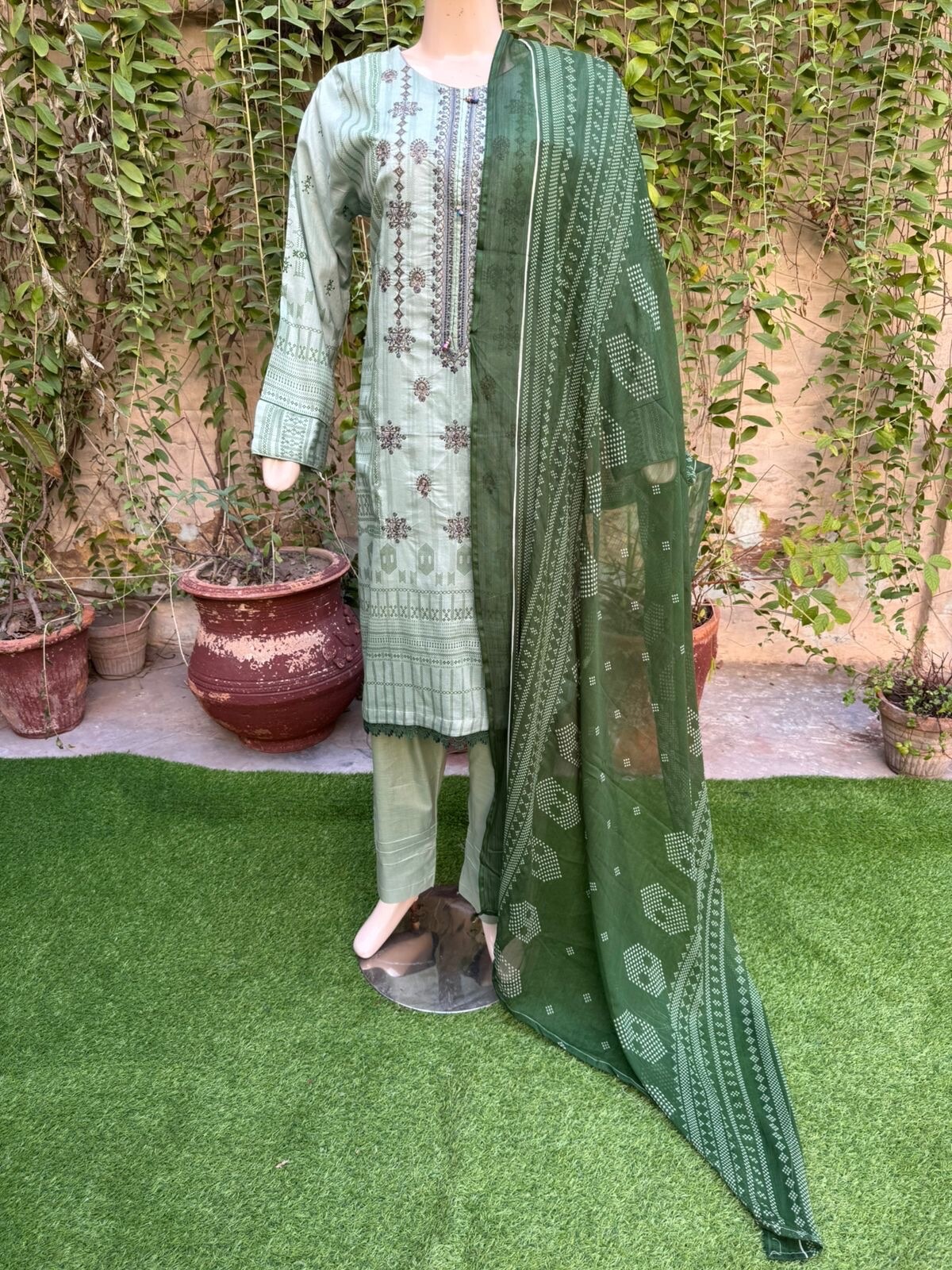 Pakistani Sage Green Printed Straight Shirt 3-PCS Lawn Suit w/ Threadwork ,XL