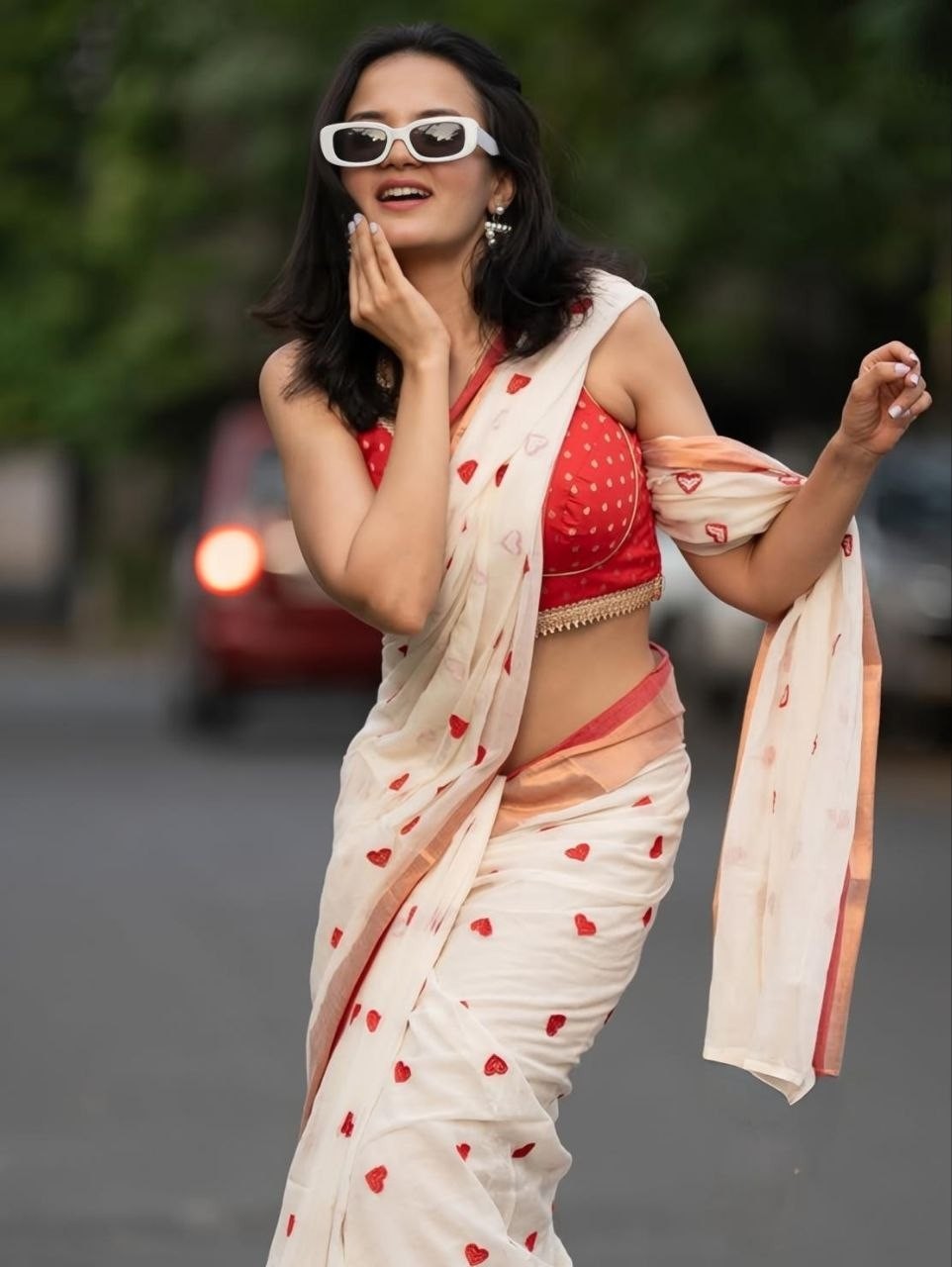 Designer Heart pint Soft Linen Saree + gold Jari Border 6.3 meters with blouse