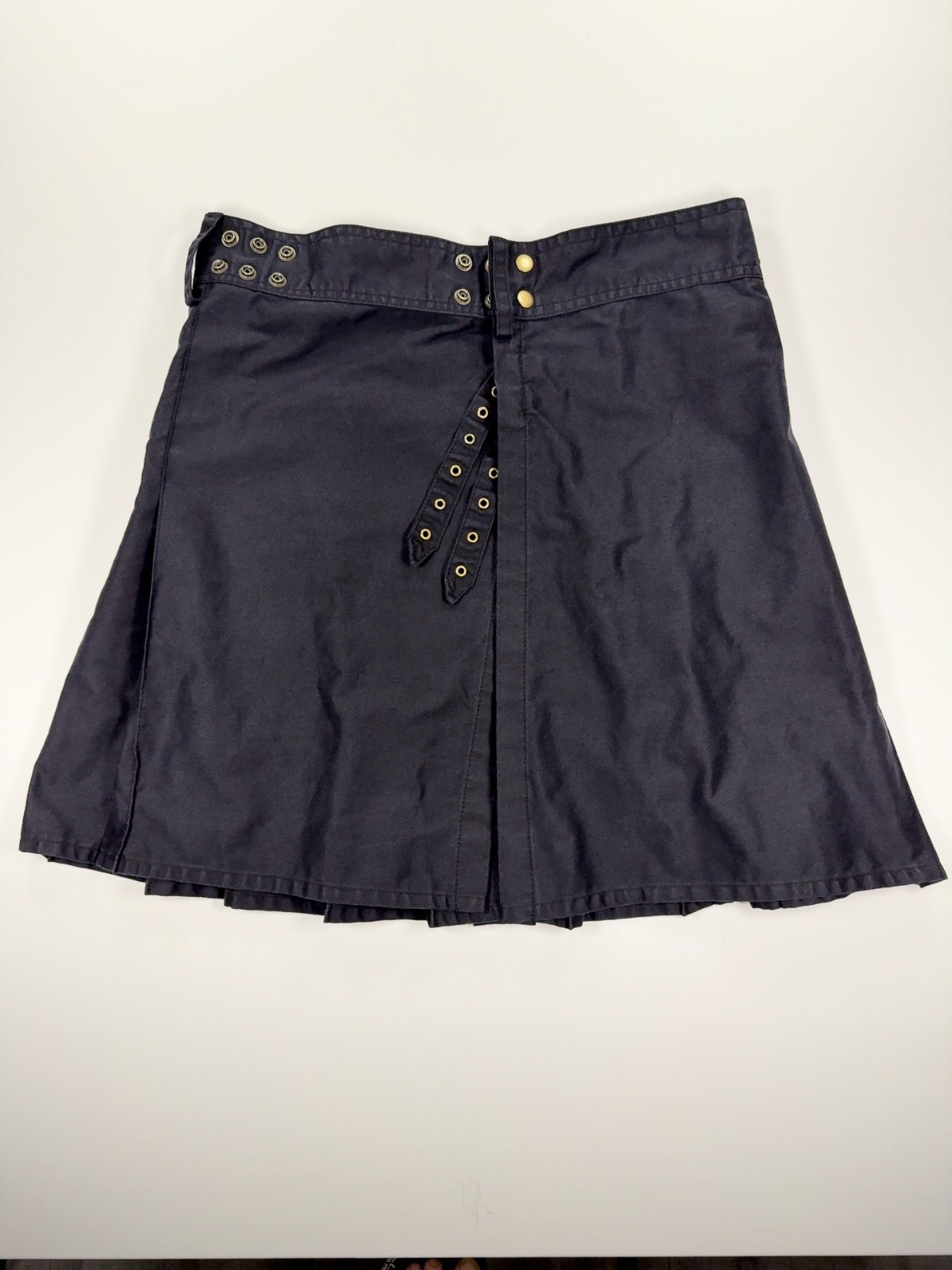 Ulik Men’s Utility Kilt Black Cotton Pleated Cargo 30 Pocket Buckle Detail
