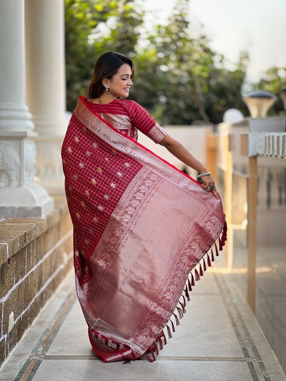 Women’s Beautiful Soft Silk Zari Weaving Saree With Blouse