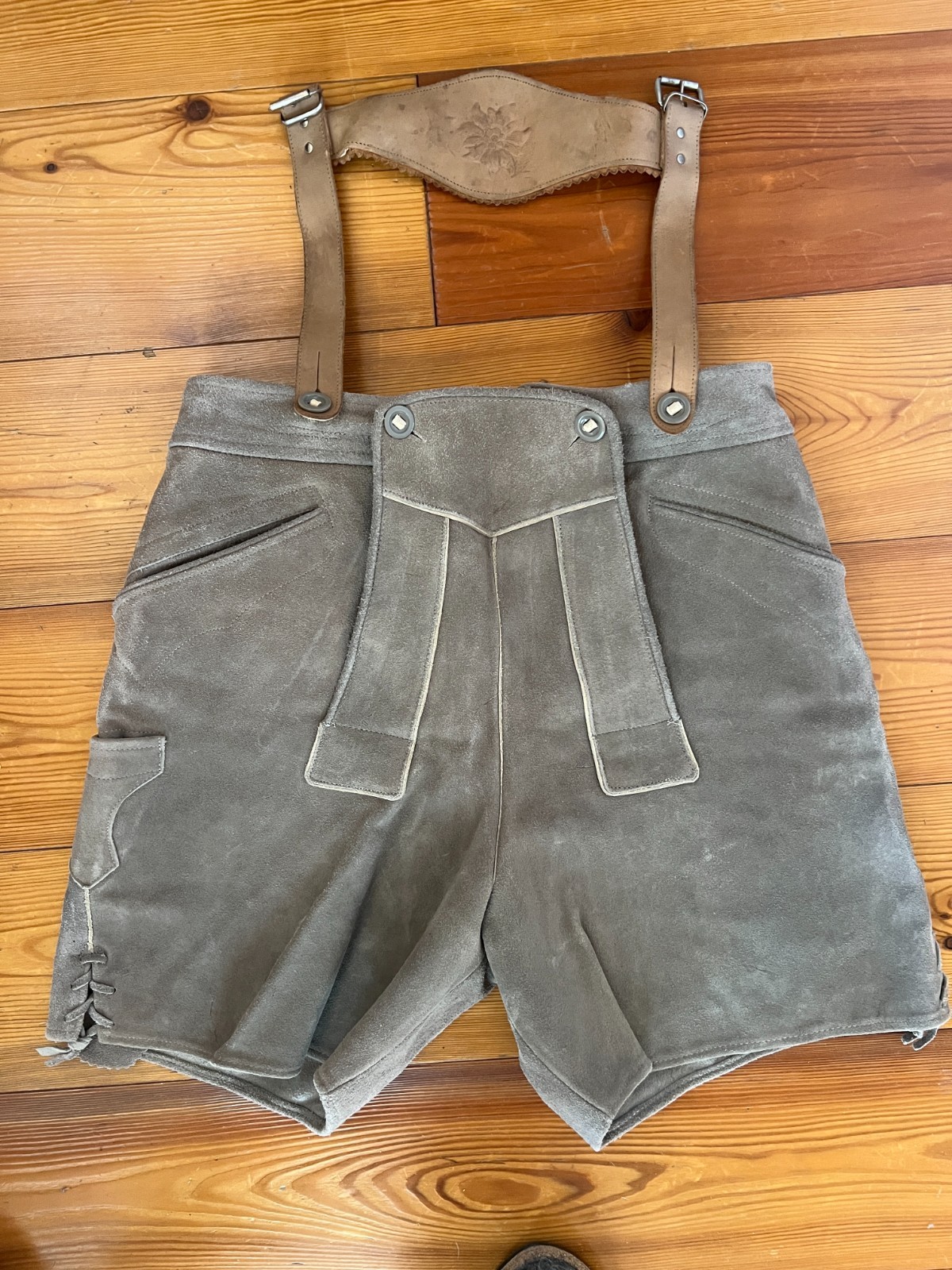 Lederhosen authentic – as is – missing back supspender Waist 30″ extends to 32″