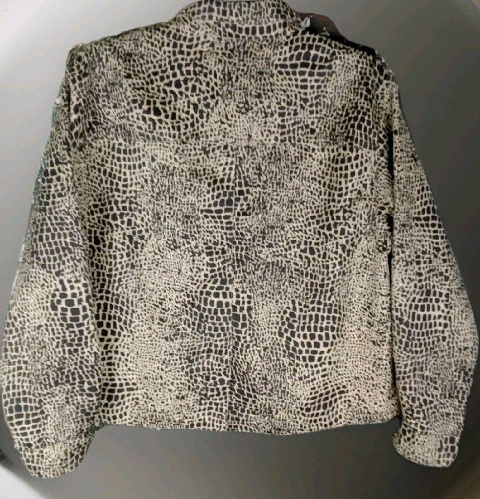 Chico’s Blouse Size 1 US M Button Blouse Cheetah Print Long Sleeve Collar Pocket