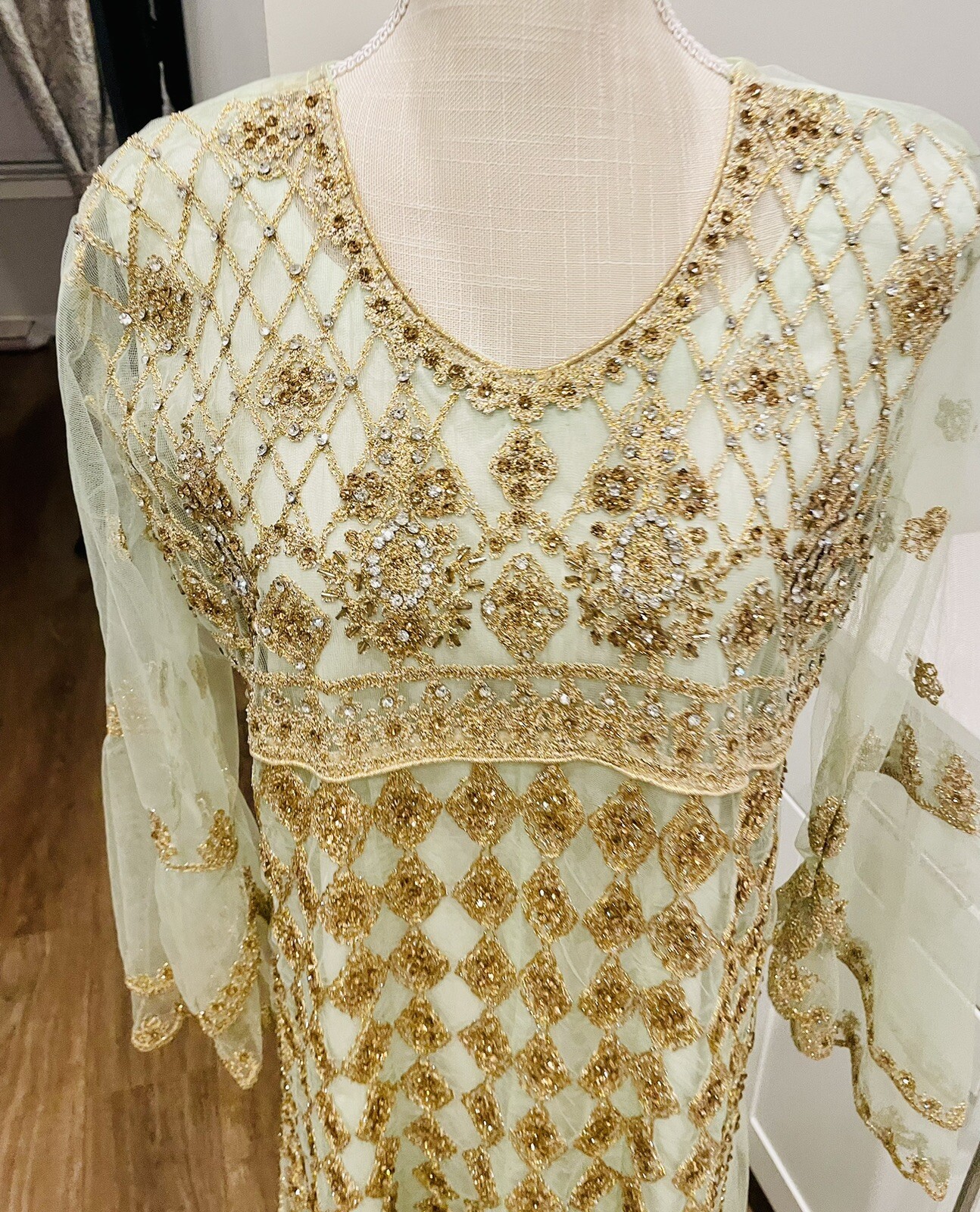 NEW Ready to Wear Professionally Stitched Pakistani Embroidered 4pcs Size Medium