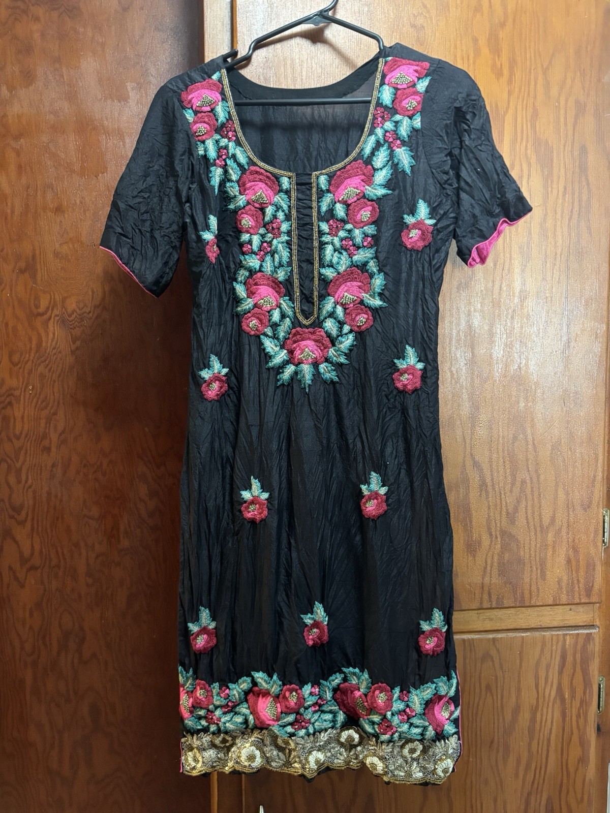 Women’s S/M Indian Tunic Kurti Black With Embroidered Flowers