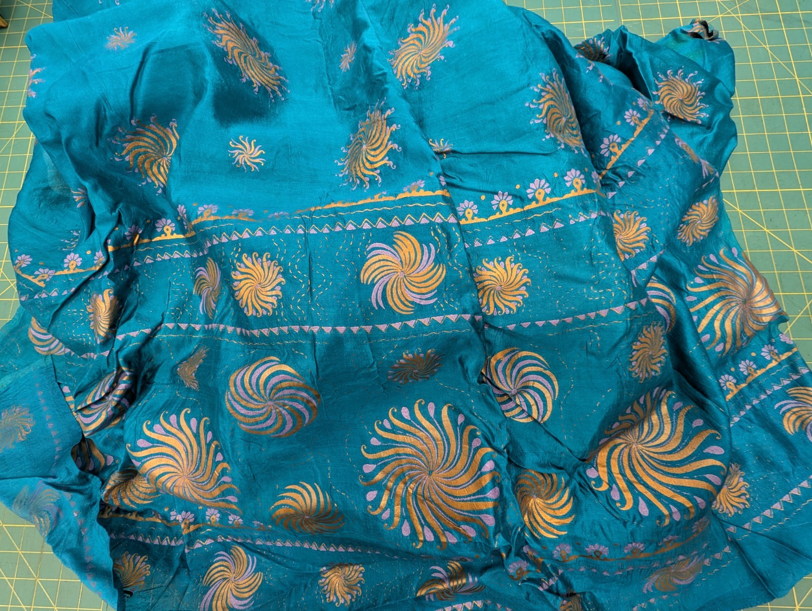 Organza Taffeta? Saree for Crafting Sewing Quilting Upcycled Projects Unwearable