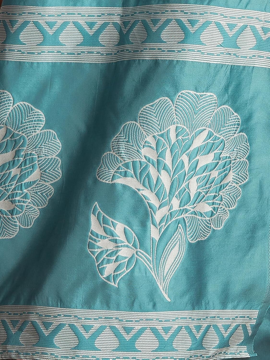 Women’s Silk Blend Banarasi Jacquard Saree with Unstitched Blouse Piece
