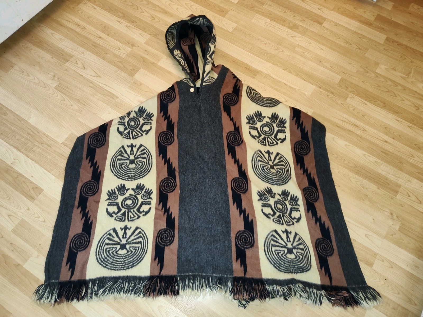 Tejidos Diaz Poncho Wool / Acrylic Blend. Made In Ecuador.