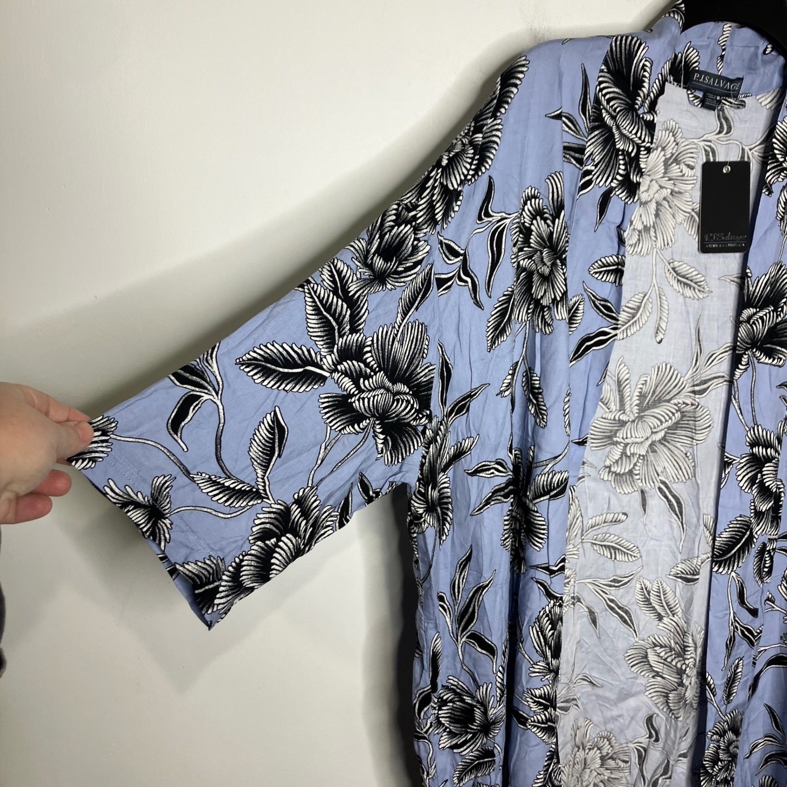 P. J. Salvage blue black white open short sleeve kimono women’s size large/XL