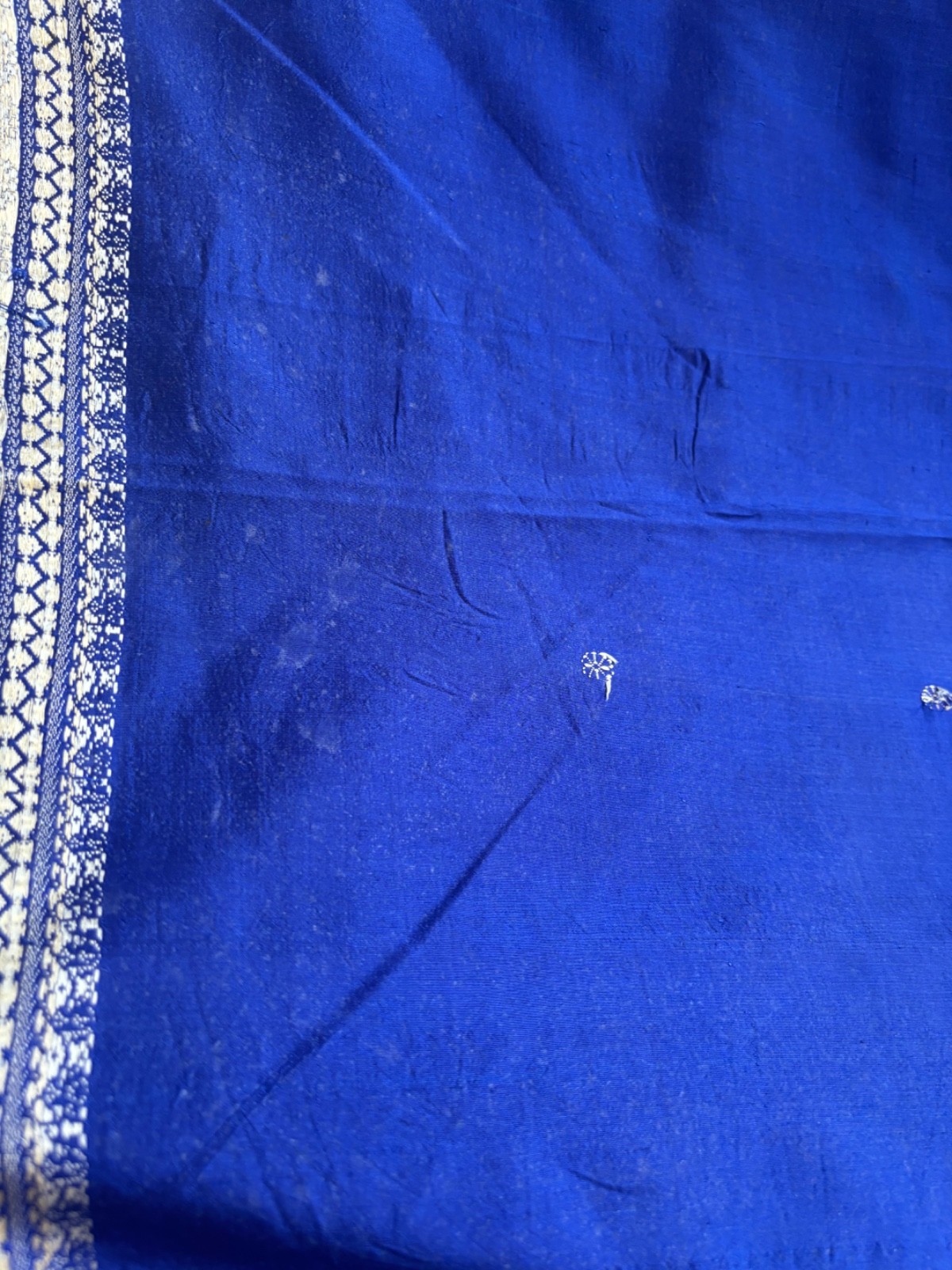 Royal blue and cream color Bomkai sari with fall & pico it has tiny hole & spots