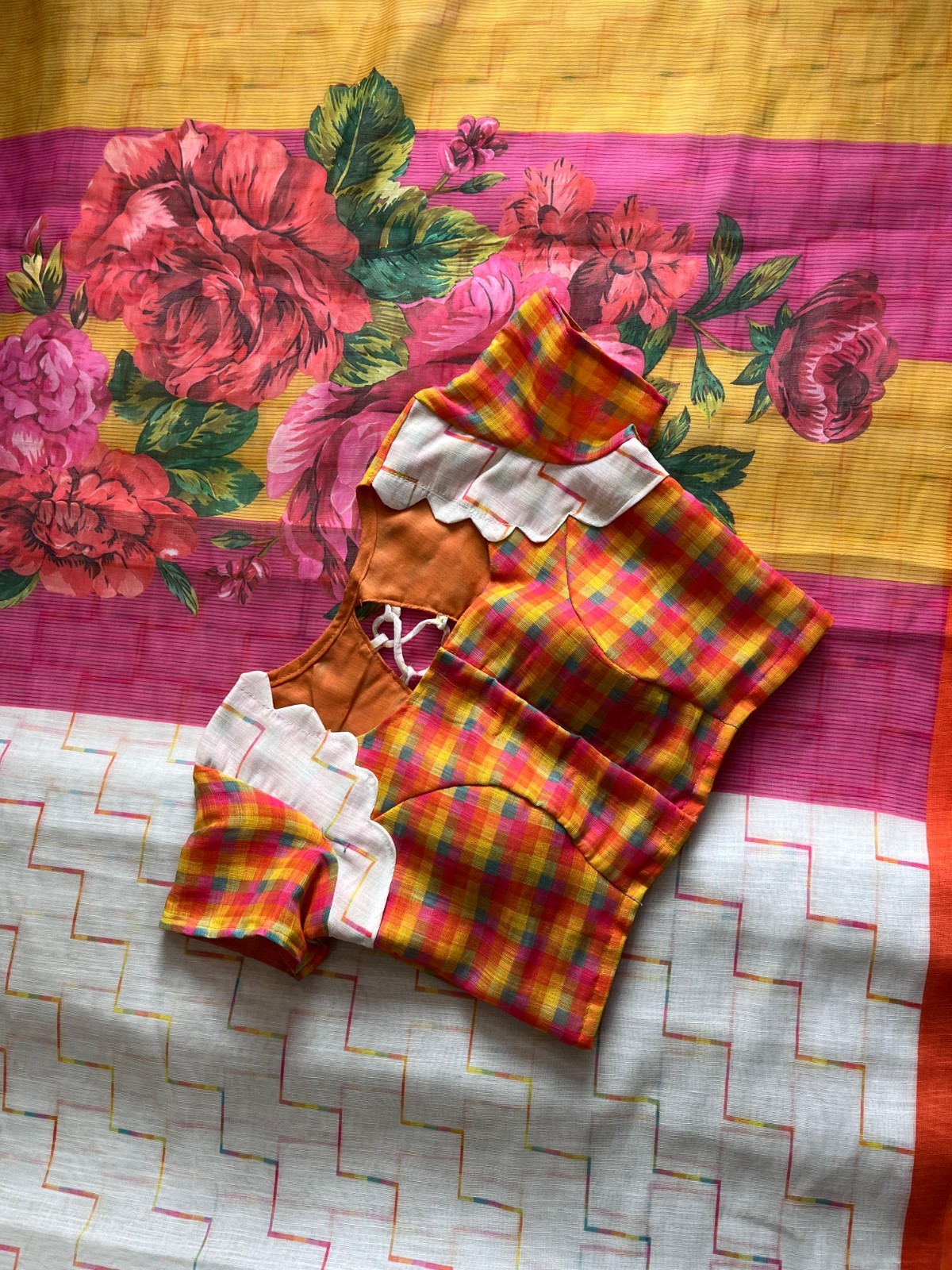 Premium linen saree with elegant print on all over the saree