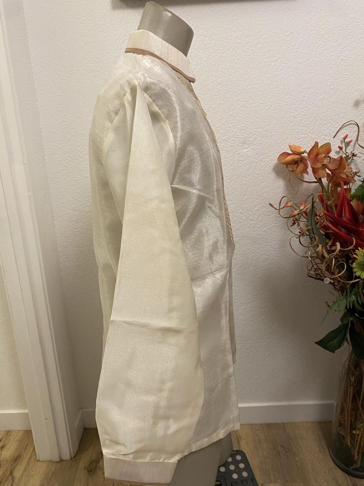 Barong Tagalog Men 2XL Organza With Fiber And Embroidery Accent Double Lining.